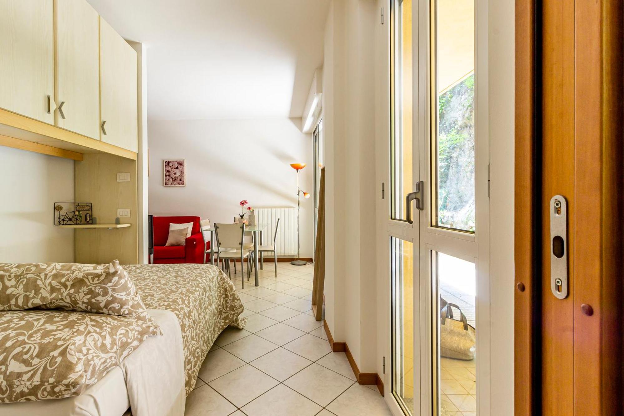 Private Garden & Garage - Self Check-In & Remote Access Como Exterior foto
