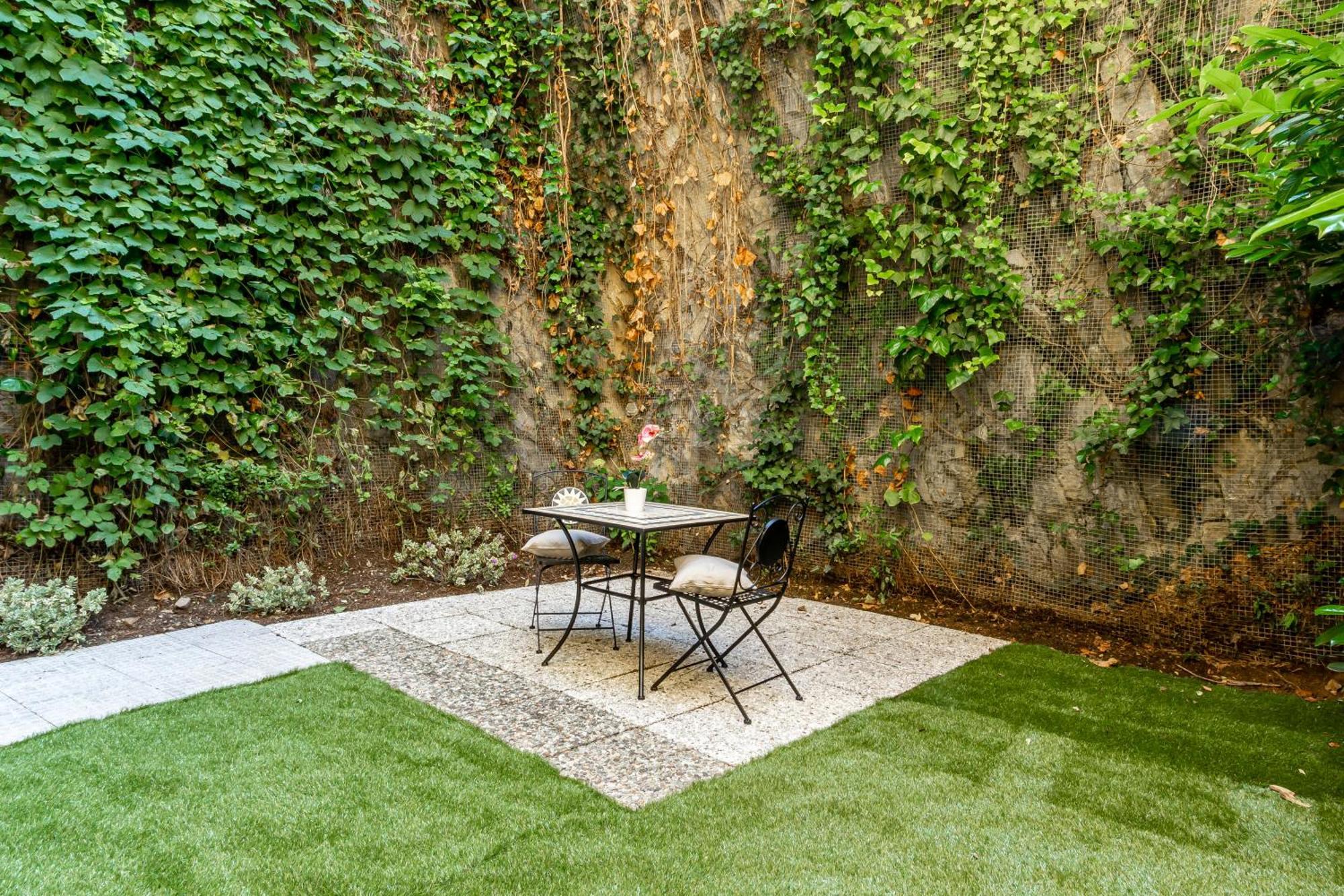 Private Garden & Garage - Self Check-In & Remote Access Como Exterior foto