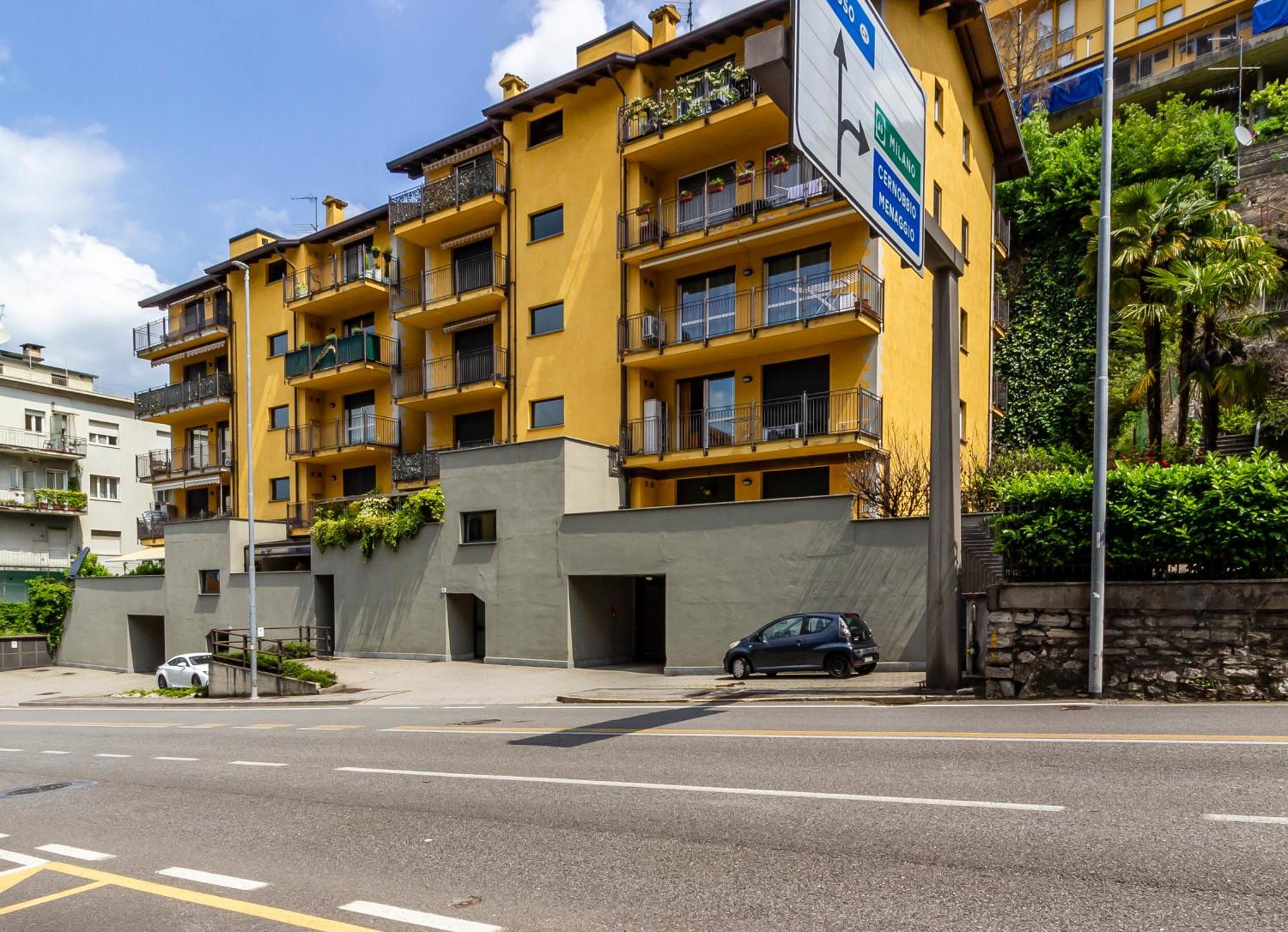 Private Garden & Garage - Self Check-In & Remote Access Como Exterior foto
